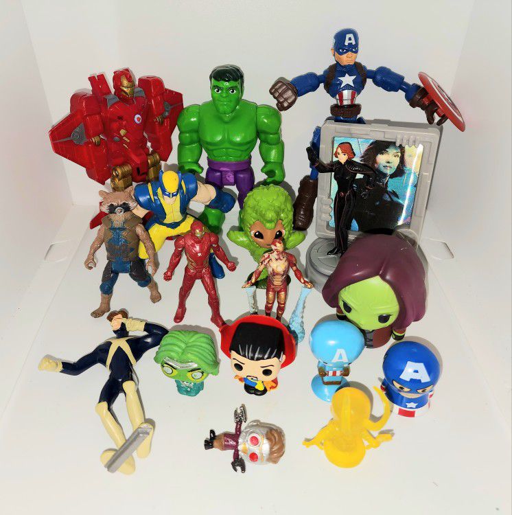 lot of Marvel figures and toys Hulk, Ironman, Wolverine, Captain America and more