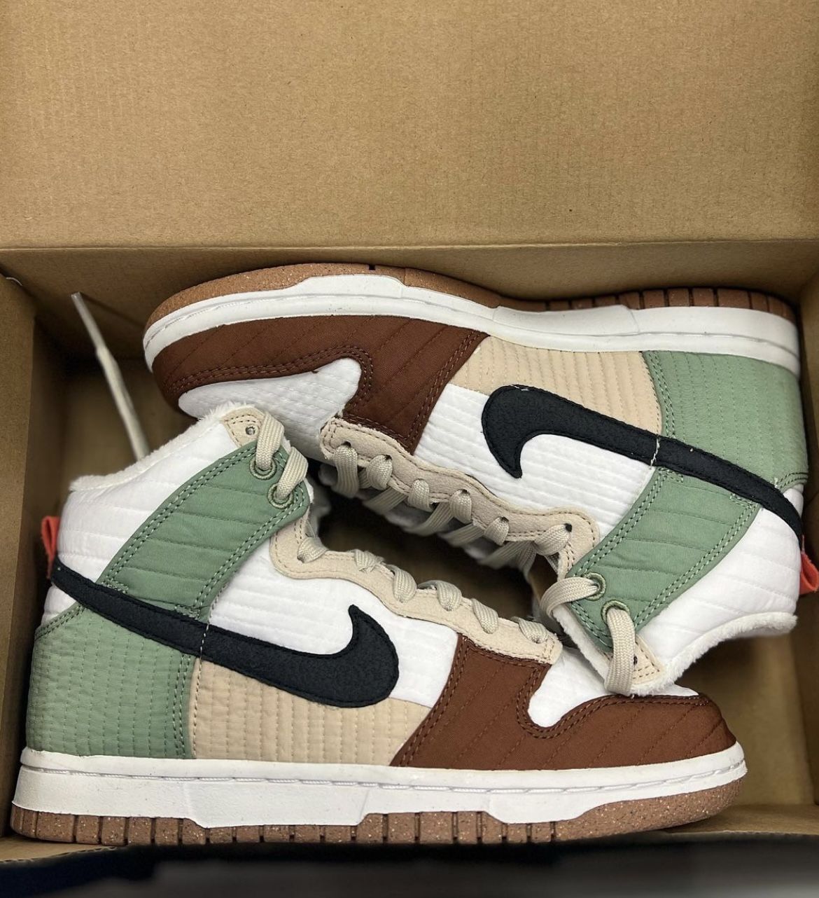 Women Dunk High LX “Toasty”