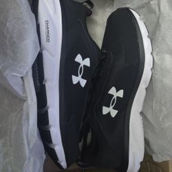 Brand NEW Under ARMOUR Charged SIZE 11