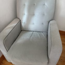 Delta Children Gavin Recliner Chair – Good Condition!