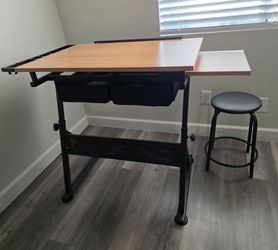 Computer desk