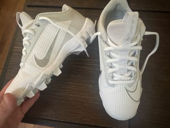 Nike White Cleats SIZE 2Y Boys Shoes