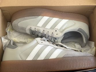 Brand New -Women’s adidas Sambas (Size 8)