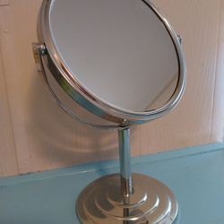 Vanity Mirror - Magnifying