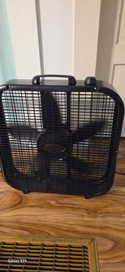 Lasko fan, 22 x20
