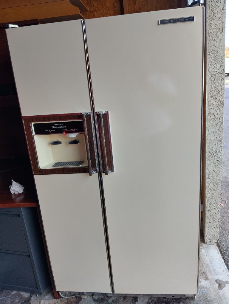 General Electric AC Refrigerator In White