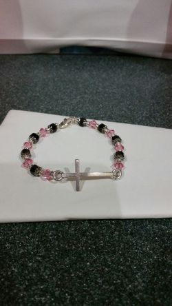 CURVED CROSS SWAROVSKI BRACELET