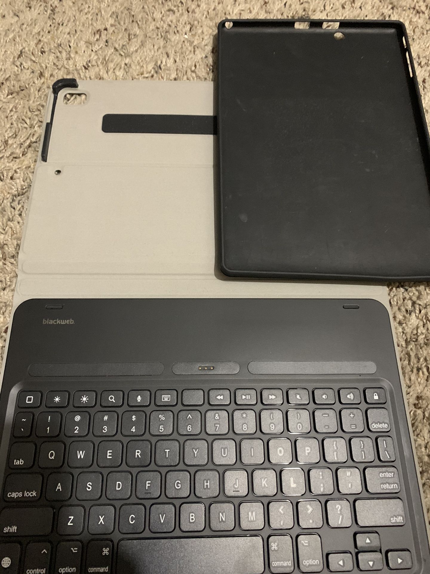 WIRELESS KEYBOARD & IPAD PHONE CASE