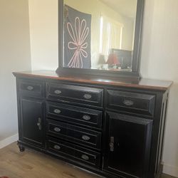 Black dresser w/ mirror (wood)