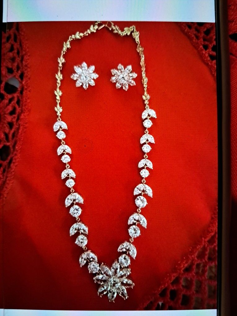 Necklace Earrings Set