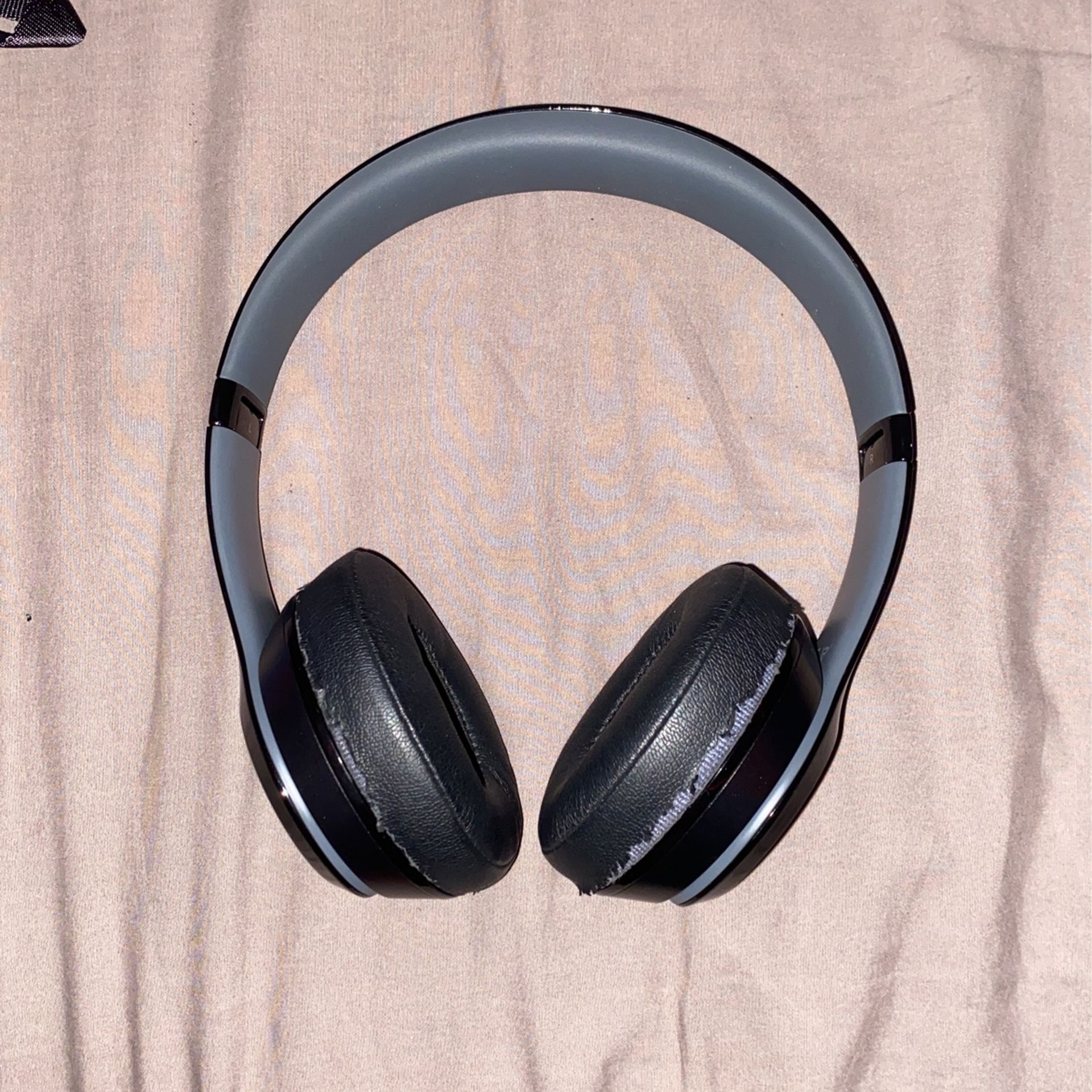 Beats Solo 2 Black and Red