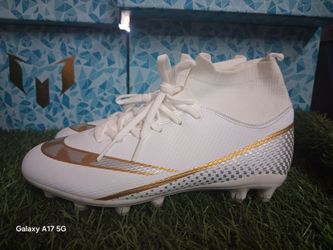 Soccer cleats us size 4.5youth