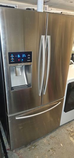 Samsung Stainless French Door Bottom Freezer Refrigerator With Ice And Water Plugged In Delivery & Trade Ins Accepted