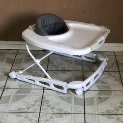 LIKE NEW JOOVY SPOON BABY WALKER!!!!