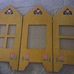 Farmhouse Wooden Photo Frame – 3‑Panel House Design