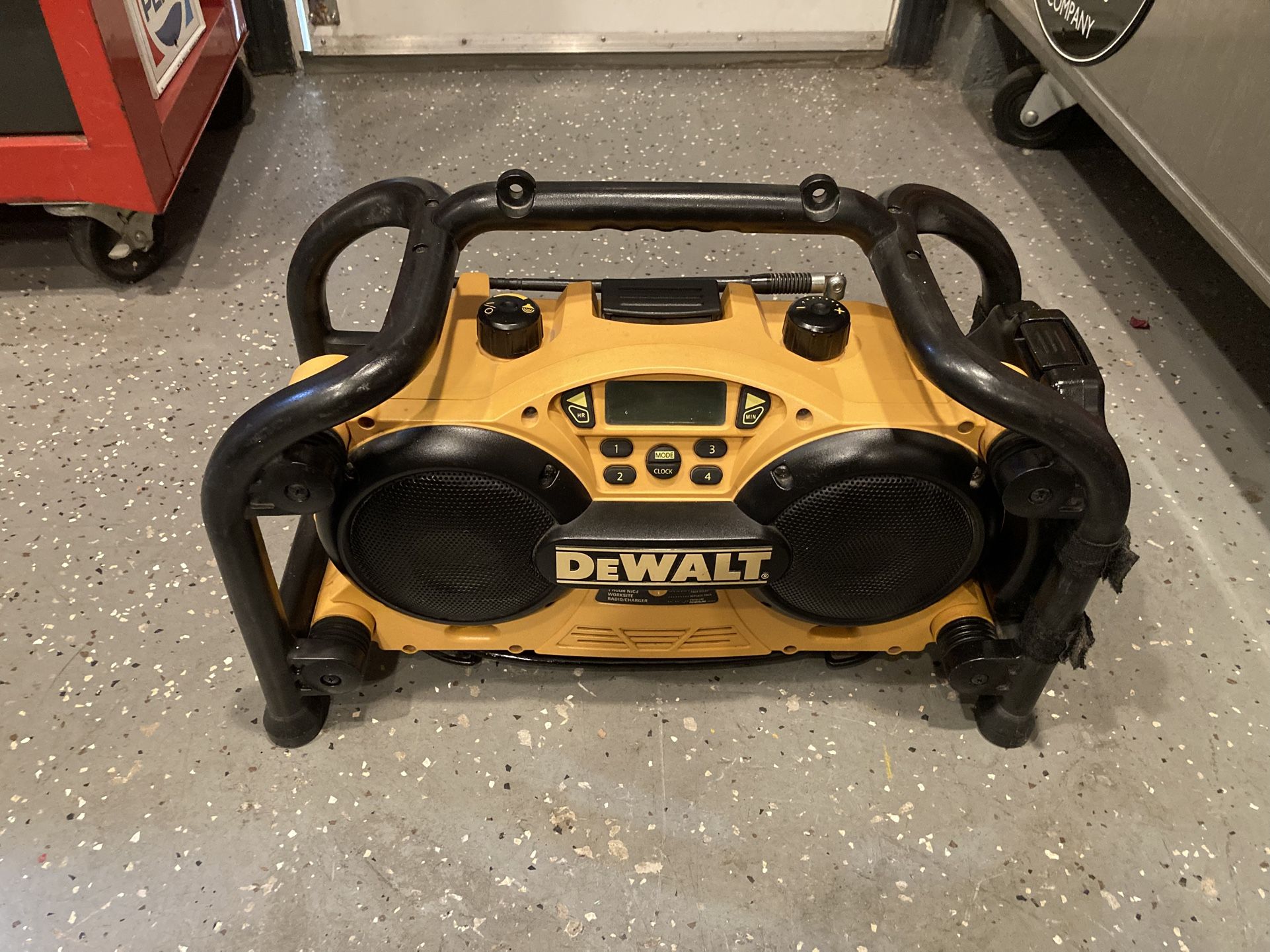 Radio DeWalt Job Site DC011 AM/FM