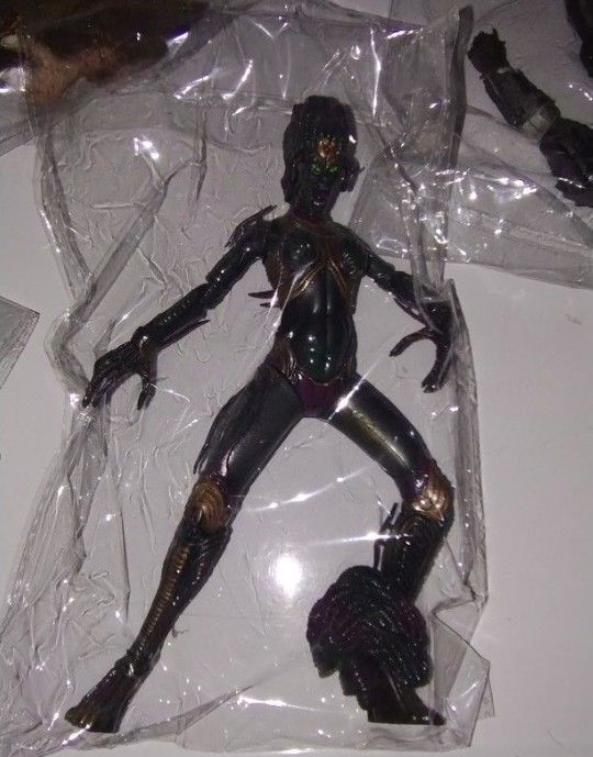 Species Eve Halloween Horror Action Figure