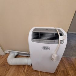 Black Decker Standing Air Conditioner Unit