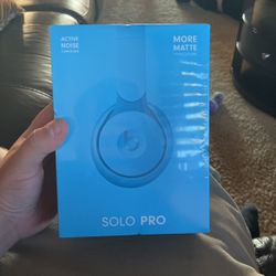Beats Solo Pro Pharrell Williams