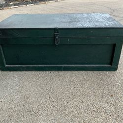 Heavy duty storage chest