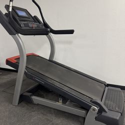 FreeMotion i11.9 Incline Trainer / Treadmill