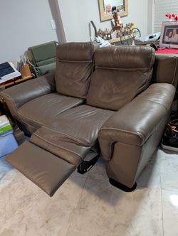 Leather Loveseat (Reclining)