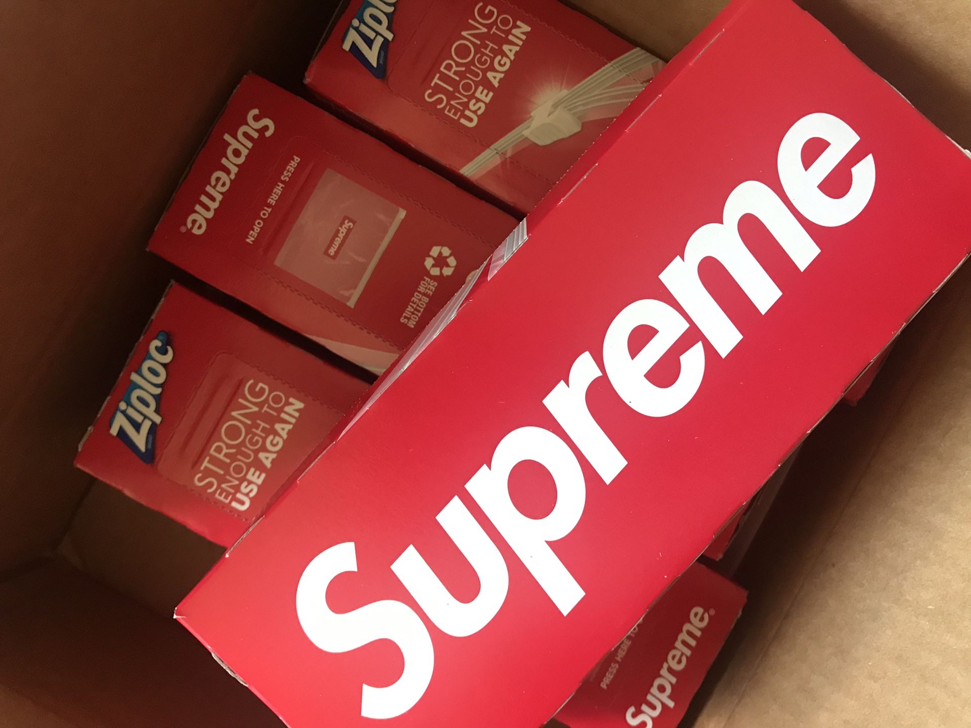 Supreme Ziploc 30 bags each box