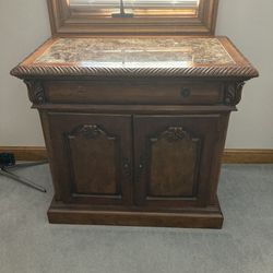 King size 2 Matching Dressers And 2 Nightstands