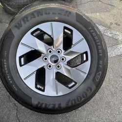 FORD F150 NEW TAKE OFF WHEELS AND TIRES 20”