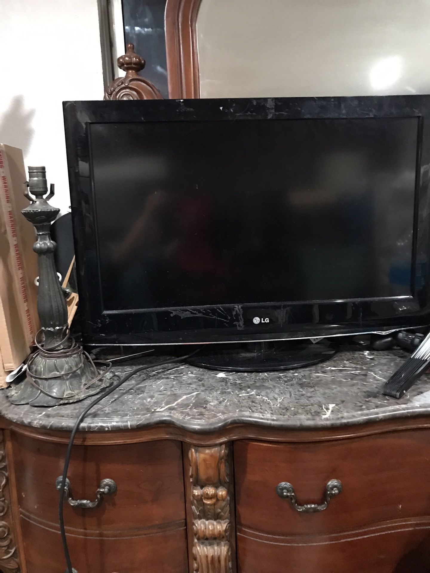 LG 37” Tv