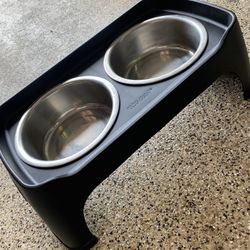 Top Paw Dog Food And Water Tray With Bowls