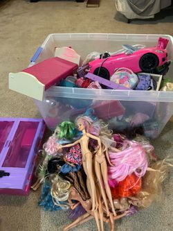 Over 40 Barbie’s and lol dolls and countless accessories and clothes.