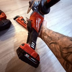 Milwaukee Tools Everything Comes With Its Own Battery . 