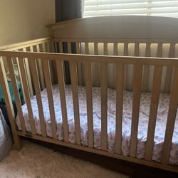 Baby crib with matress 