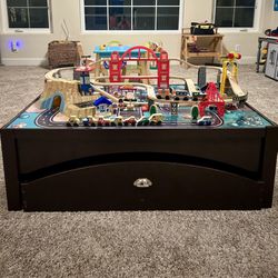Kid Kraft Metropolis Train Set & Table