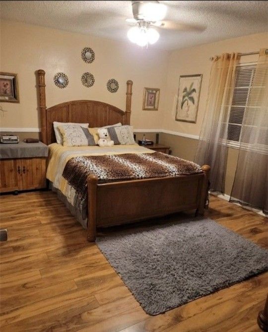Queen Size Bedroom Set With Memory Foam