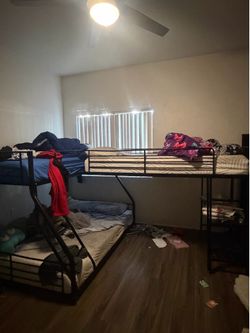 Triple bunk bed