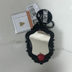 Disney Villain’s Evil Queen Mirror Light Up Pocketbac Holder 