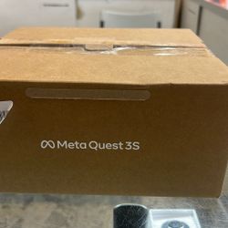 Meta QUEST 3S VR Headset Gaming Device W Controllers + Case 256GB P97