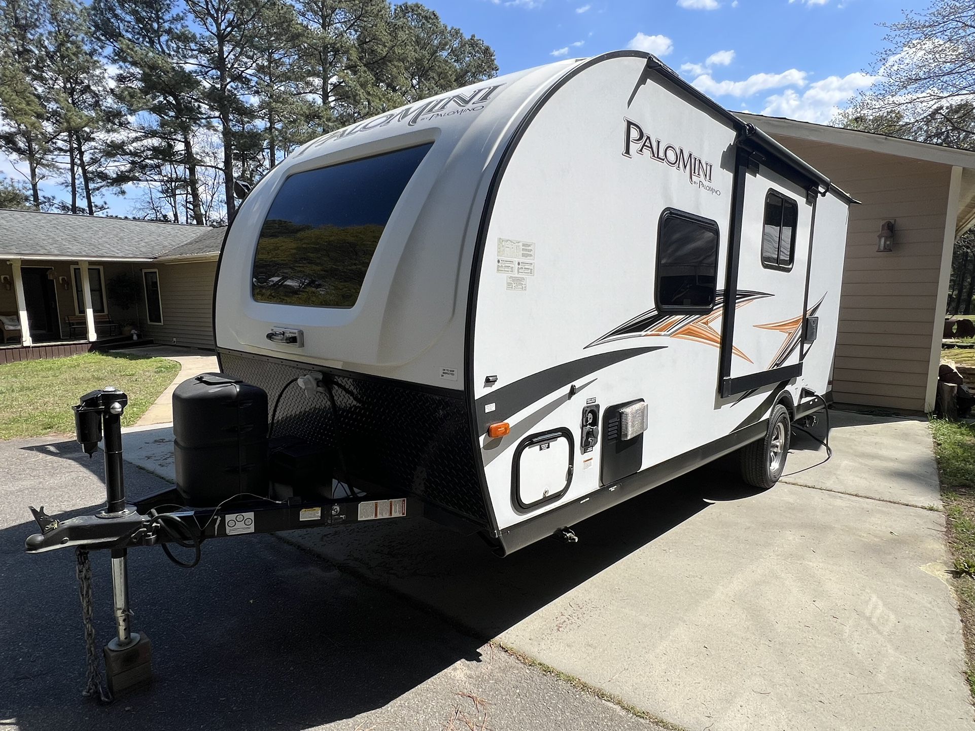 MUST SEE!  2019 18’ Palomini “Off Road” Camper / RV - excellent condition!