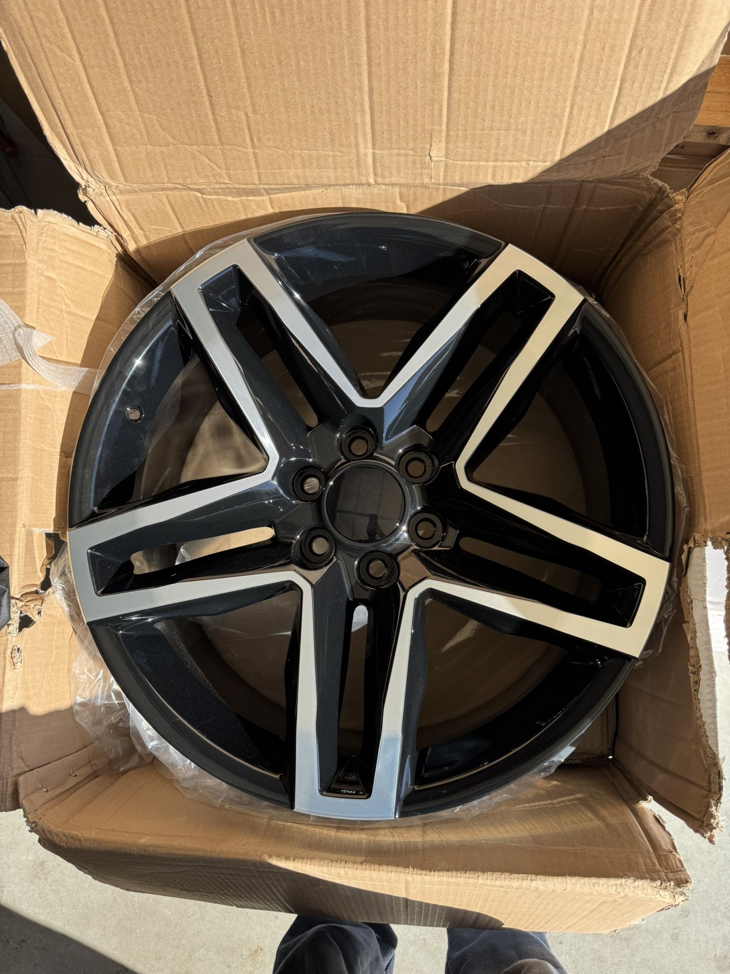 OE Wheels 22" Replica CV34B Gloss Black