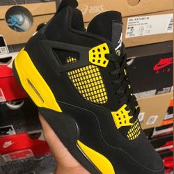yellow thunder jordan 4