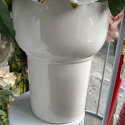 White Beautiful Flower Pot 