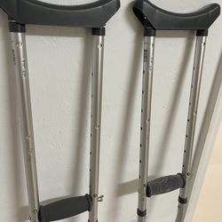 adjustable underarm crutches