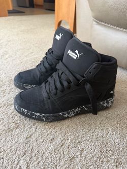 Men’s Pumas size 7