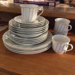 Mikasa Fleetwood Four 5 Pc Place Settings - New Condition!