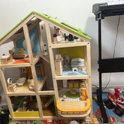 Dollhouse and accessories