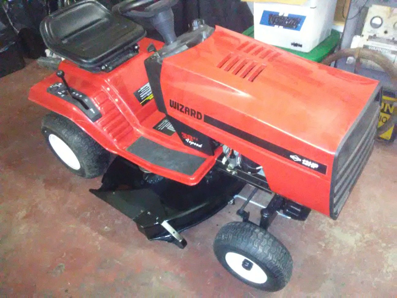 WIZARD 38" 4 SPEED, 12HP BRIGGS & STRATTON RIDING LAWN MOWER, LIKE NEW