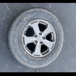 1 - 245/75r17 Jeep Rim Wheel 5x5 5x127 With Tire!!!!!