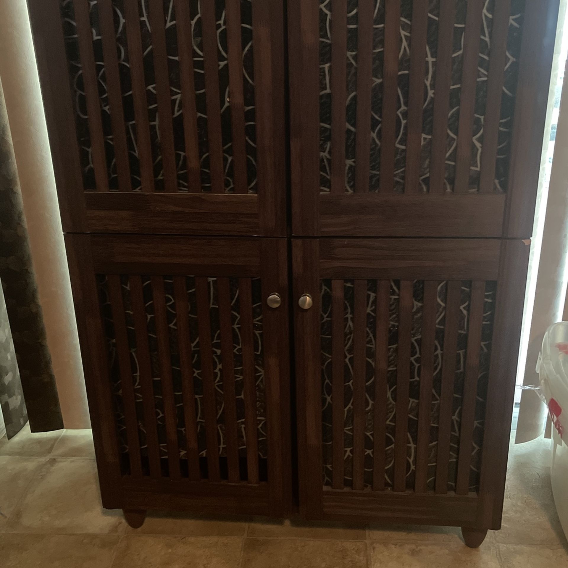 Cabinet With Four Doors And Shelf’s